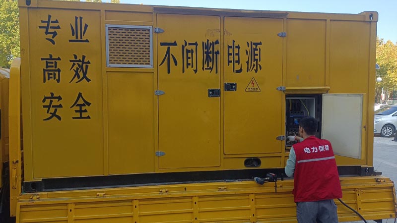 千山柴油发电机组和UPS电源配合使用时，如何避免切换过程中的电力中断？